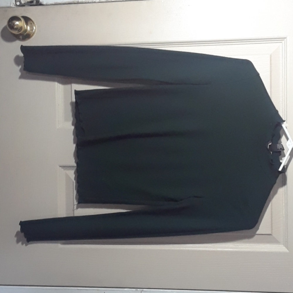 A DRAK GREEN LONG SLEEVE